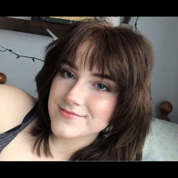 Meet your Posher, Alyssa - Picture 1 of 1